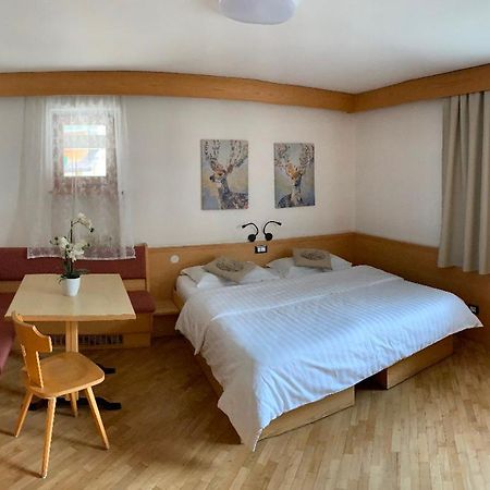 Bed & Breakfast Garni Tobia Кампителло-ди-Фасса Экстерьер фото
