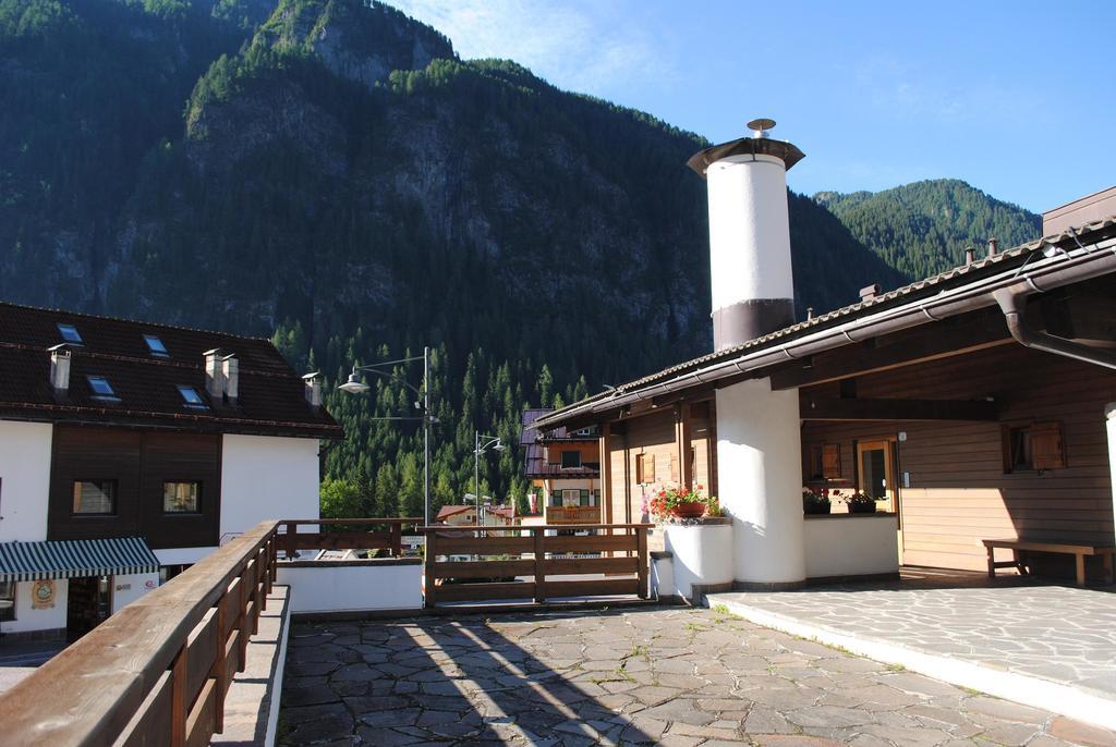 Bed & Breakfast Garni Tobia Кампителло-ди-Фасса Экстерьер фото