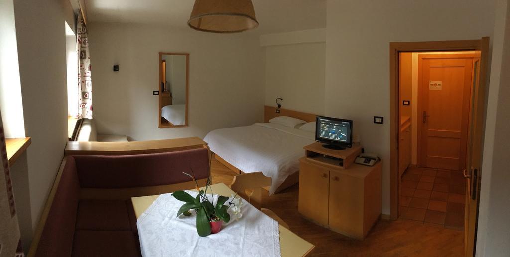 Bed & Breakfast Garni Tobia Кампителло-ди-Фасса Экстерьер фото